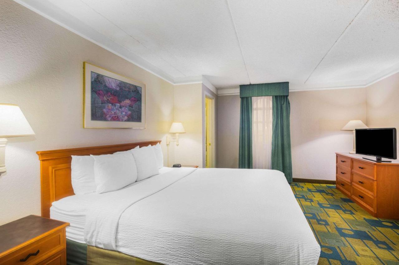 Super 8 By Wyndham Eagle Pass Hotel Buitenkant foto